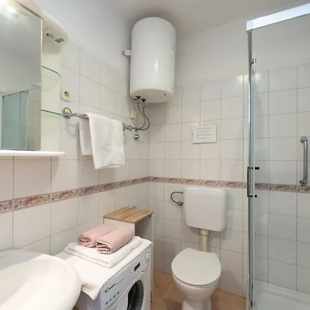 Apartamento Hela By Interhome