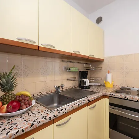 Apartamento Hela By Interhome